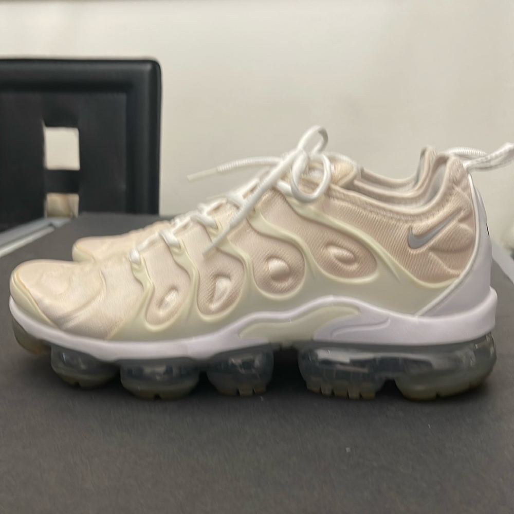 NIKE AIR VAPORMAX RUNNING SNEAKERS MENS SIZE 9